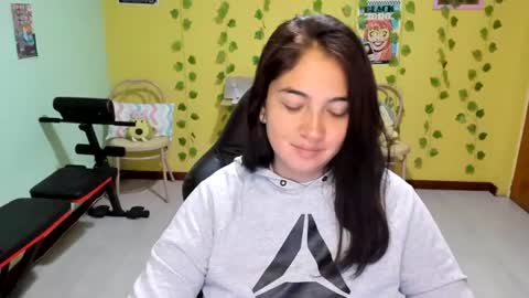 Snapshot of littleprety6969 chatting on June 14, 10:45 pm Mia Wednesday to Sunday 730 am to 1030 am Colombian Hour D online show from June 14, 10:45 pm