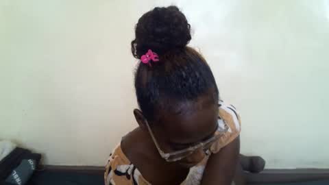 littlesandie online show from November 14, 6:34 am