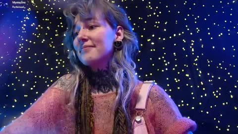 Niki  free tg channel with some photos gifs and info about streams  online show from April 15, 2:13 pm