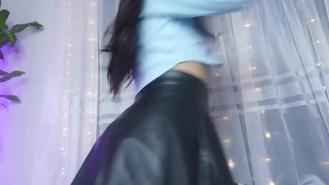 littletammy_ online show from October 16, 2:40 pm