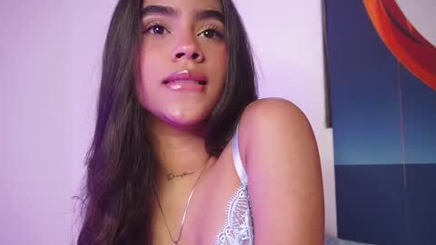 littletammy_ online show from November 30, 2:43 pm