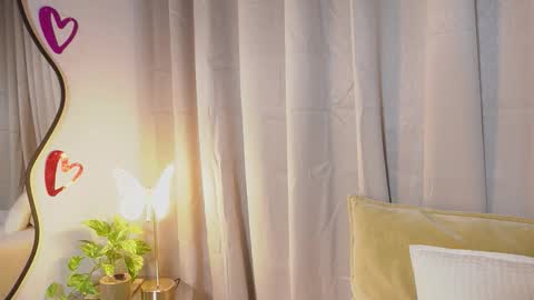 littletammy_ online show from January 15, 4:00 pm