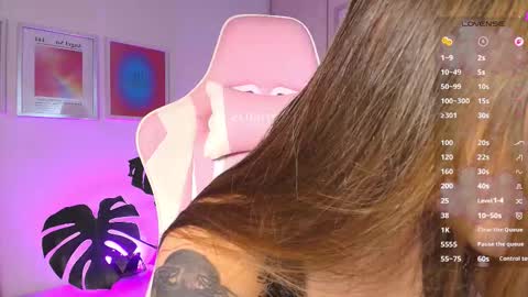 Snapshot of liujunne chatting on December 23, 1:25 am Junne liu online show from December 23, 1:25 am