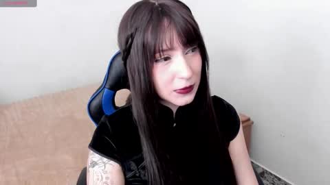 Snapshot of livemakio chatting on October 21, 3:40 am Liz online show from October 21, 3:40 am