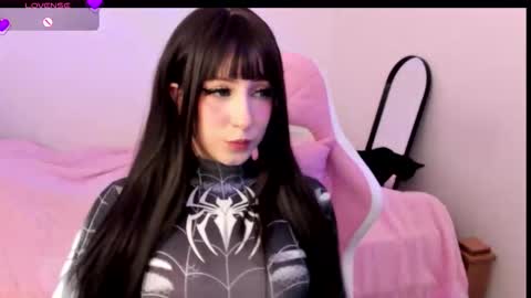 Snapshot of livemakio chatting on November 17, 4:51 am Liz online show from November 17, 4:51 am