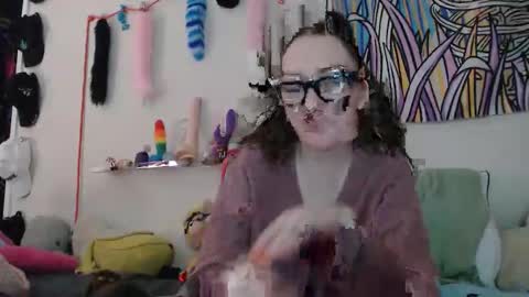 Snapshot of livingtrash chatting on December 18, 10:43 am livingtrash online show from December 18, 10:43 am