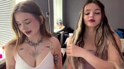 Lara and Lora online show from March 27, 8:26 am