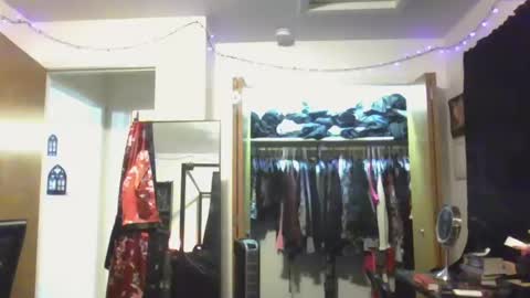Liv Mirage online show from December 27, 3:31 am