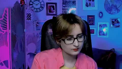 LixeLuna online show from May 11, 6:19 am