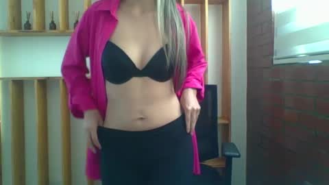 Snapshot of liz_28 chatting on October 3, 3:42 pm liz_28 online show from October 3, 3:42 pm