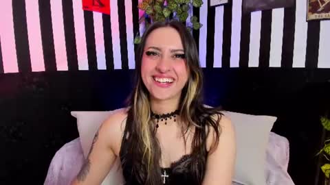 Snapshot of liz_goth chatting on June 9, 2:17 pm Liz online show from June 9, 2:17 pm