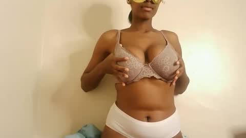 Snapshot of liz_lovie chatting on May 13, 6:05 pm liz_lovie online show from May 13, 6:05 pm