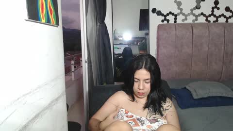 Snapshot of liza_thurner chatting on December 4, 10:41 pm Liza Thurner online show from December 4, 10:41 pm