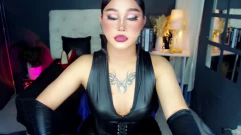 Snapshot of lizalegrand chatting on December 22, 7:21 pm Liza online show from December 22, 7:21 pm