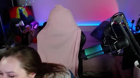 LIzaSwan online show from November 22, 6:40 pm