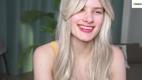 Snapshot of lizbethcoll chatting on January 3, 4:59 pm Sunnheart online show from January 3, 4:59 pm