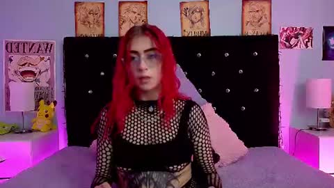 Snapshot of lizz_bela1 chatting on June 24, 10:53 pm Lizz online show from June 24, 10:53 pm