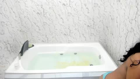 Snapshot of lizzakennedy chatting on November 8, 1:33 pm Lizza online show from November 8, 1:33 pm