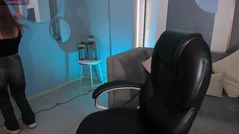 Snapshot of lizzcooper_ chatting on November 30, 5:28 pm Lizz online show from November 30, 5:28 pm