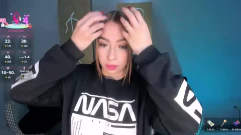 Snapshot of lizzcooper_ chatting on January 15, 3:33 am Lizz online show from January 15, 3:33 am