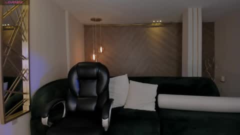 Lizzi  online show from October 16, 9:49 pm