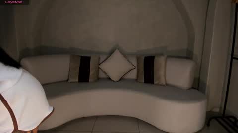 Lizzi  online show from November 10, 9:03 pm