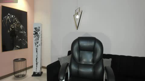 Lizzi  online show from February 23, 8:39 pm