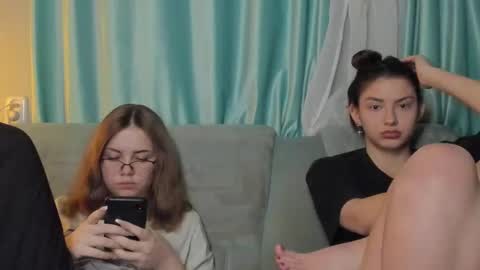 lizzi_muur online show from December 8, 7:54 pm