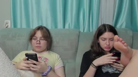 lizzi_muur online show from December 10, 8:05 pm