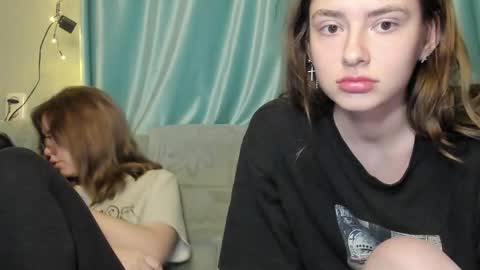 lizzi_muur online show from December 27, 7:57 pm