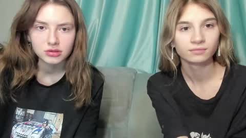 lizzi_muur online show from January 2, 7:18 pm