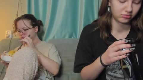 lizzi_muur online show from January 6, 4:44 pm