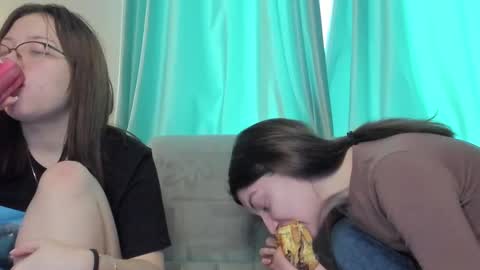 lizzi_muur online show from February 2, 10:24 am