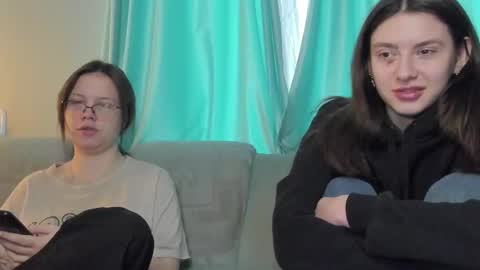 lizzi_muur online show from February 3, 11:20 am