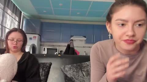 lizzi_muur online show from February 16, 1:38 pm