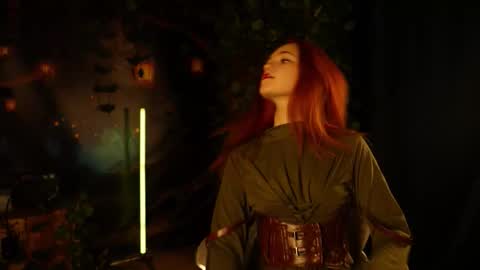 Elizabeth online show from November 5, 8:31 pm