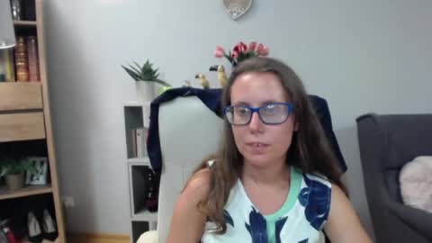 Snapshot of lizzy_sparkle chatting on June 29, 10:15 am Lizzy online show from June 29, 10:15 am