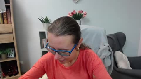 Snapshot of lizzy_sparkle chatting on July 8, 4:17 am Lizzy online show from July 8, 4:17 am