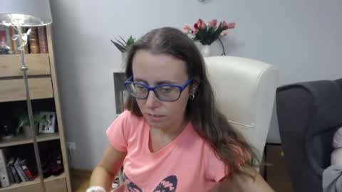 Snapshot of lizzy_sparkle chatting on July 20, 10:39 am Lizzy online show from July 20, 10:39 am