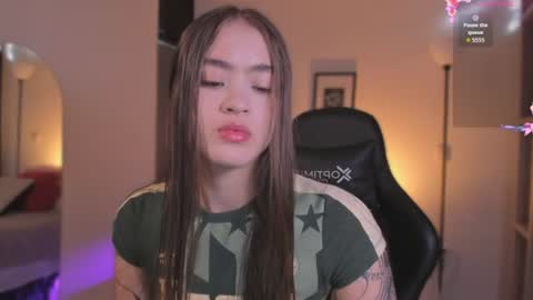 Lizzy Colins online show from July 2, 1:06 pm