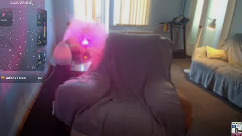 Snapshot of lizzycumm chatting on June 17, 7:11 am lizzycumm online show from June 17, 7:11 am