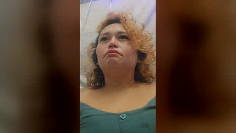 Snapshot of lizzyice8 chatting on December 18, 1:22 am lizzyice8 online show from December 18, 1:22 am