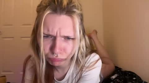 lizzybunny online show from September 16, 7:15 pm