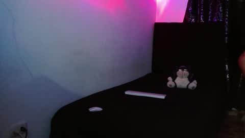 lliamm 2 online show from November 23, 6:57 am