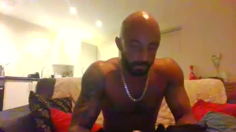 Snapshot of llleeeooonnn69 chatting on November 28, 9:28 pm Leon online show from November 28, 9:28 pm