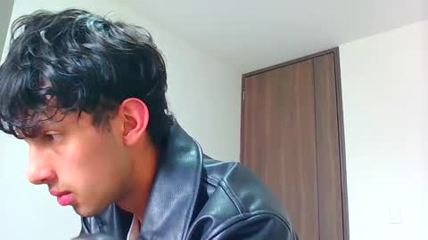 logaan_grey online show from January 4, 4:22 pm