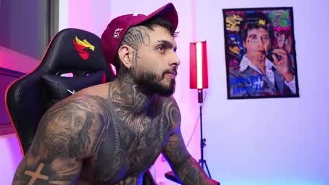 logan_hugh8 online show from November 4, 6:45 am