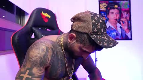 logan_hugh8 online show from November 14, 5:39 am