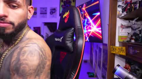 logan_hugh8 online show from March 13, 1:45 am