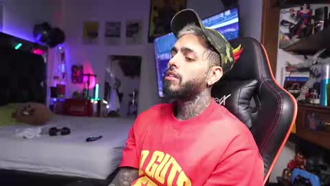 logan_hugh8 online show from March 19, 5:06 pm